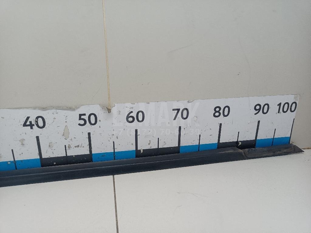 Накладка стекла переднего правого