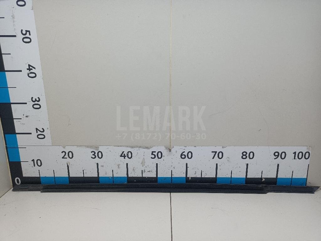 Накладка стекла переднего правого