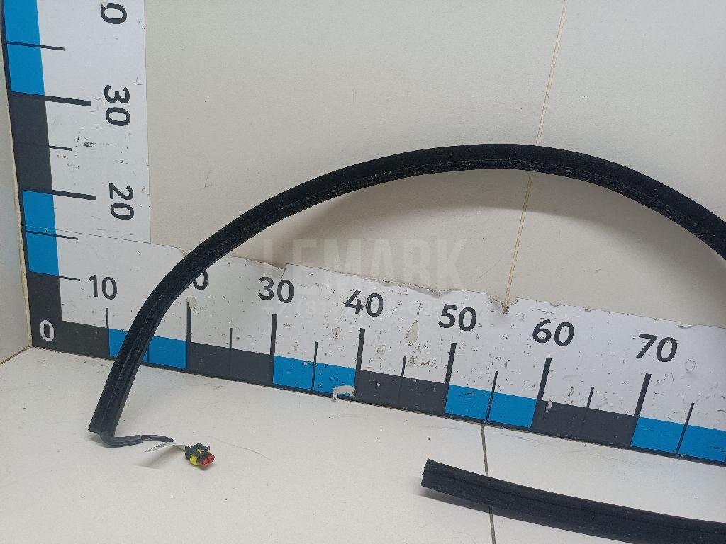 Уплотнитель стекла двери для  Audi A2 [8Z0] 2000-2005