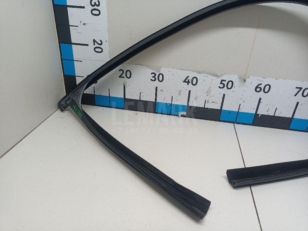 Уплотнитель стекла двери