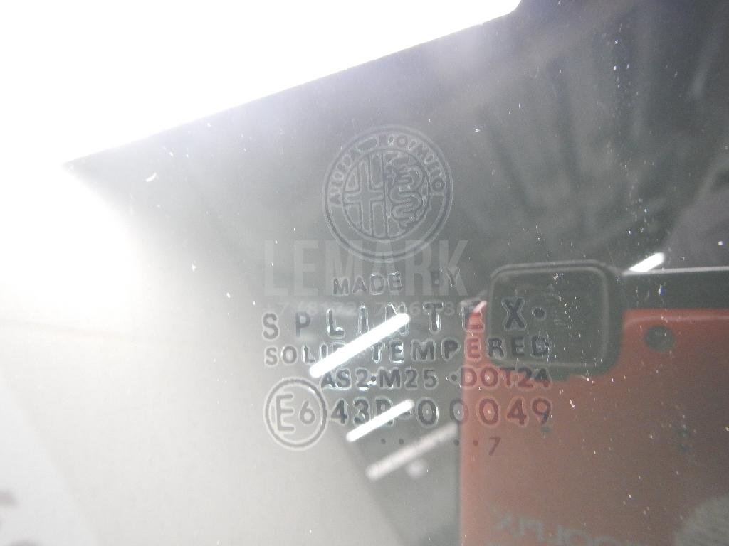 Стекло двери задней правой