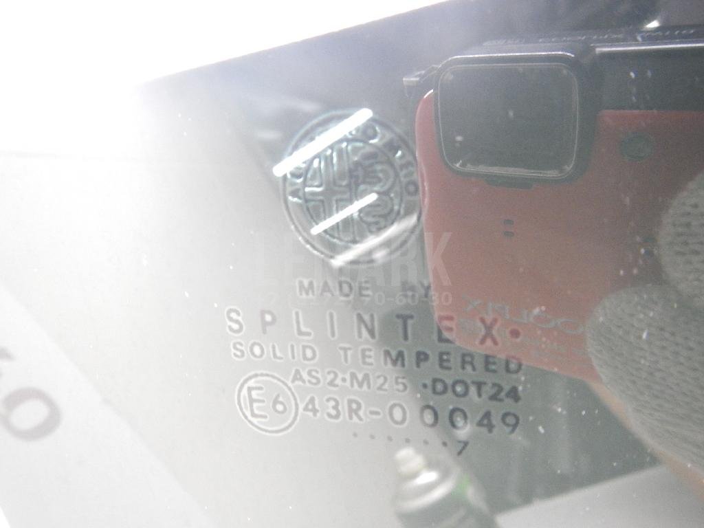 Стекло двери задней правой