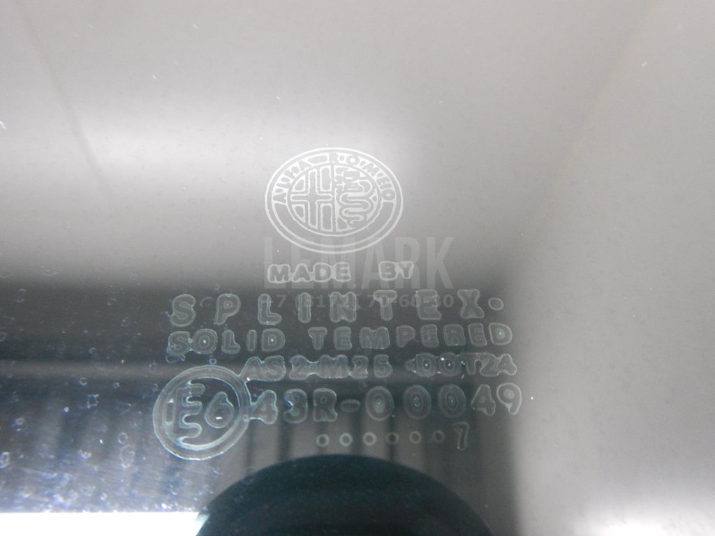 Стекло двери задней левой