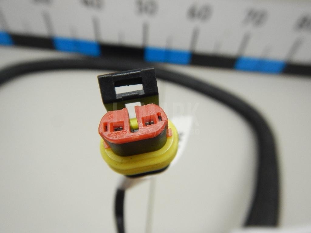 Уплотнитель стекла двери для  Audi A1 (8X) 2010-2018