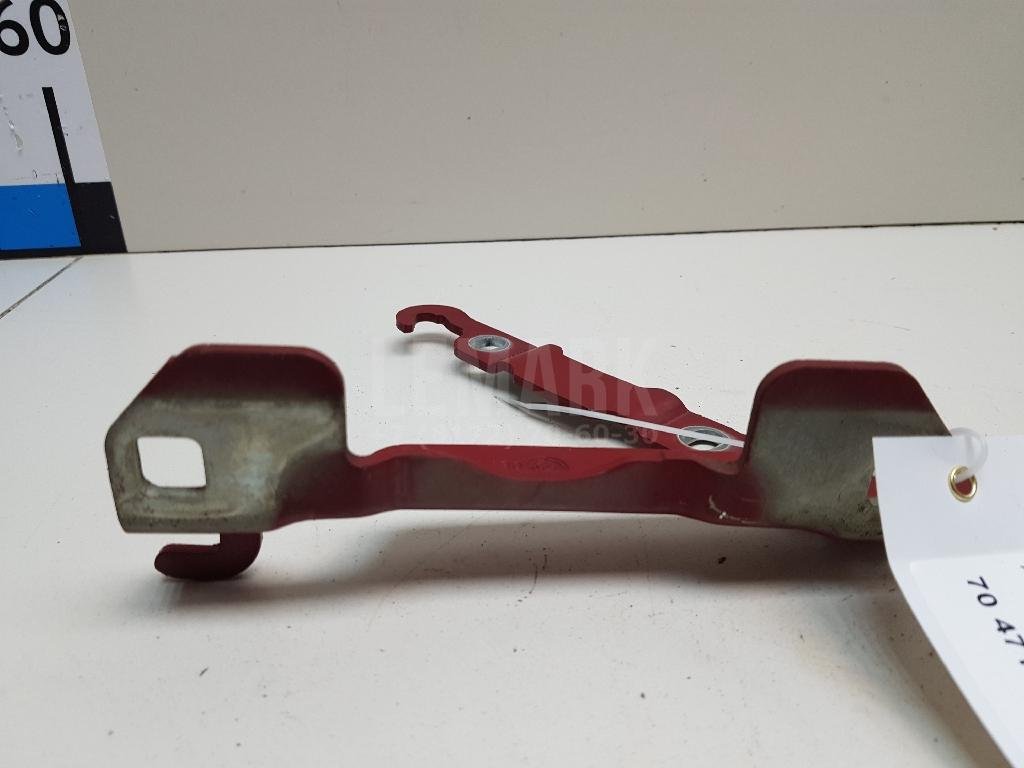 Петля капота левая