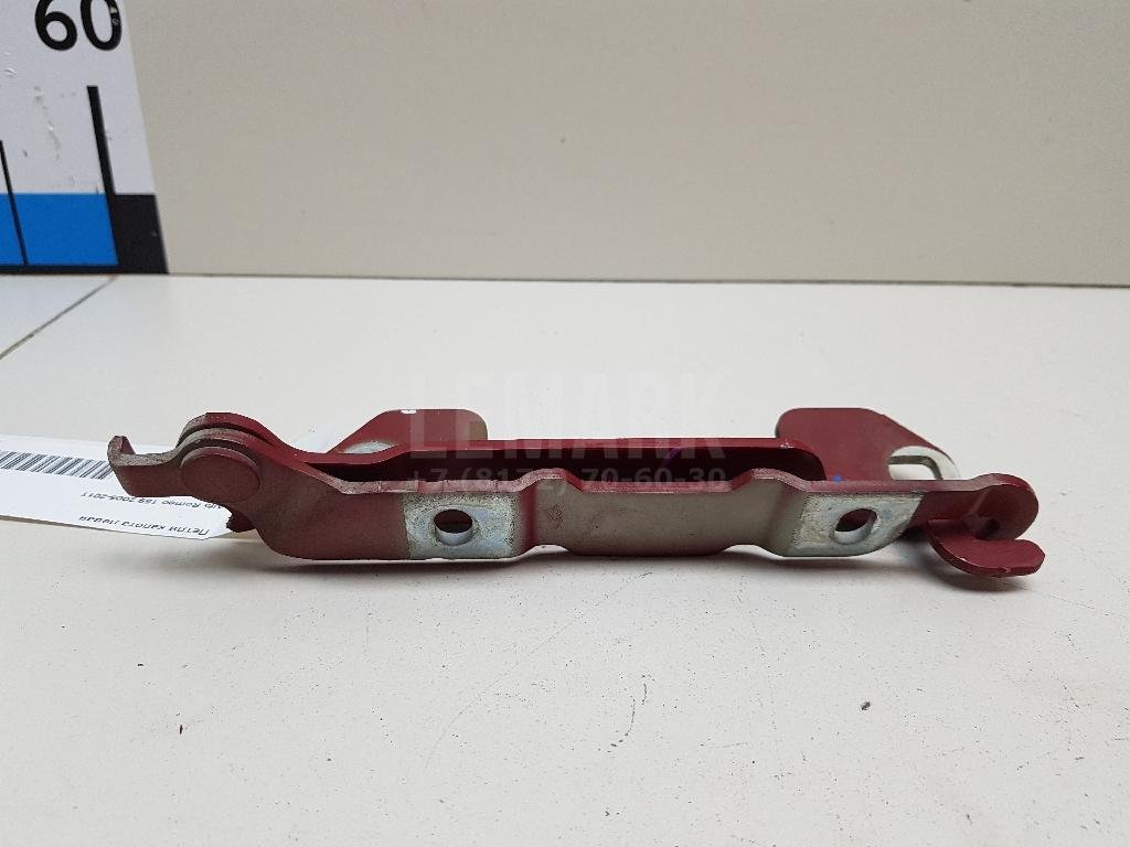 Петля капота левая