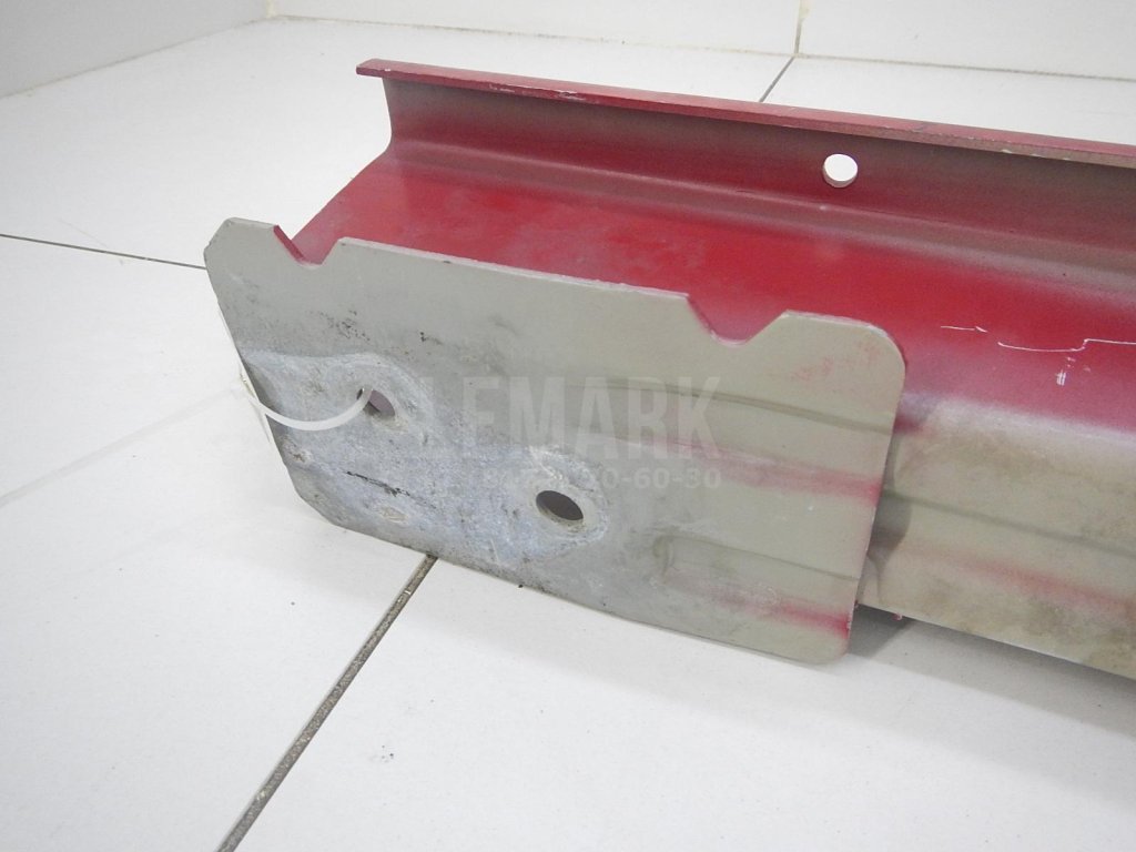 Усилитель переднего бампера