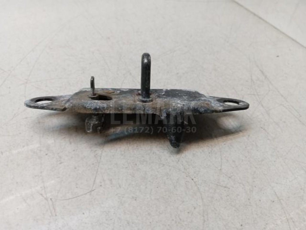 Ответная часть замка багажника