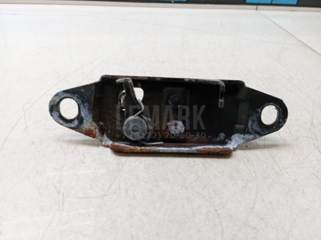 Ответная часть замка багажника