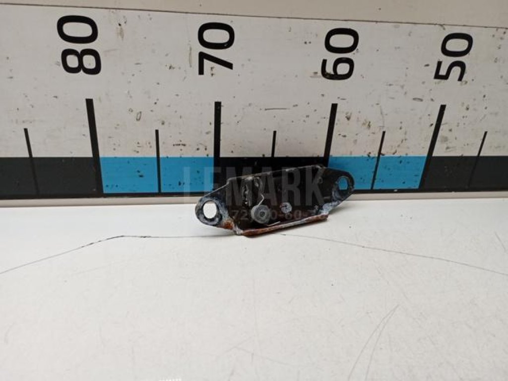 Ответная часть замка багажника