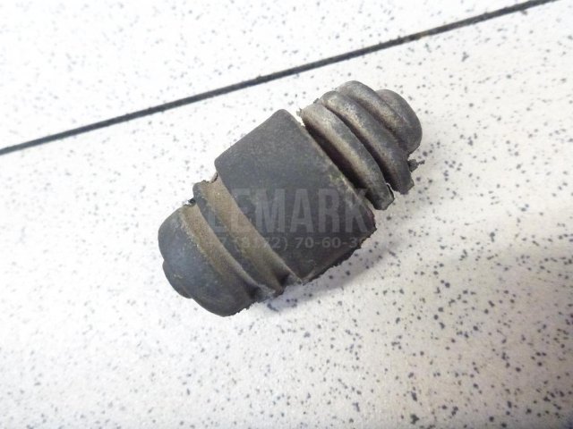 Отбойник крышки багажника