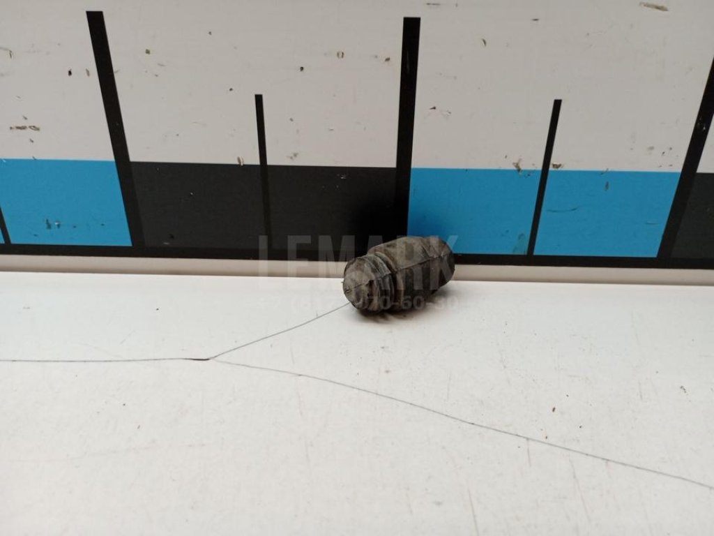 Отбойник крышки багажника