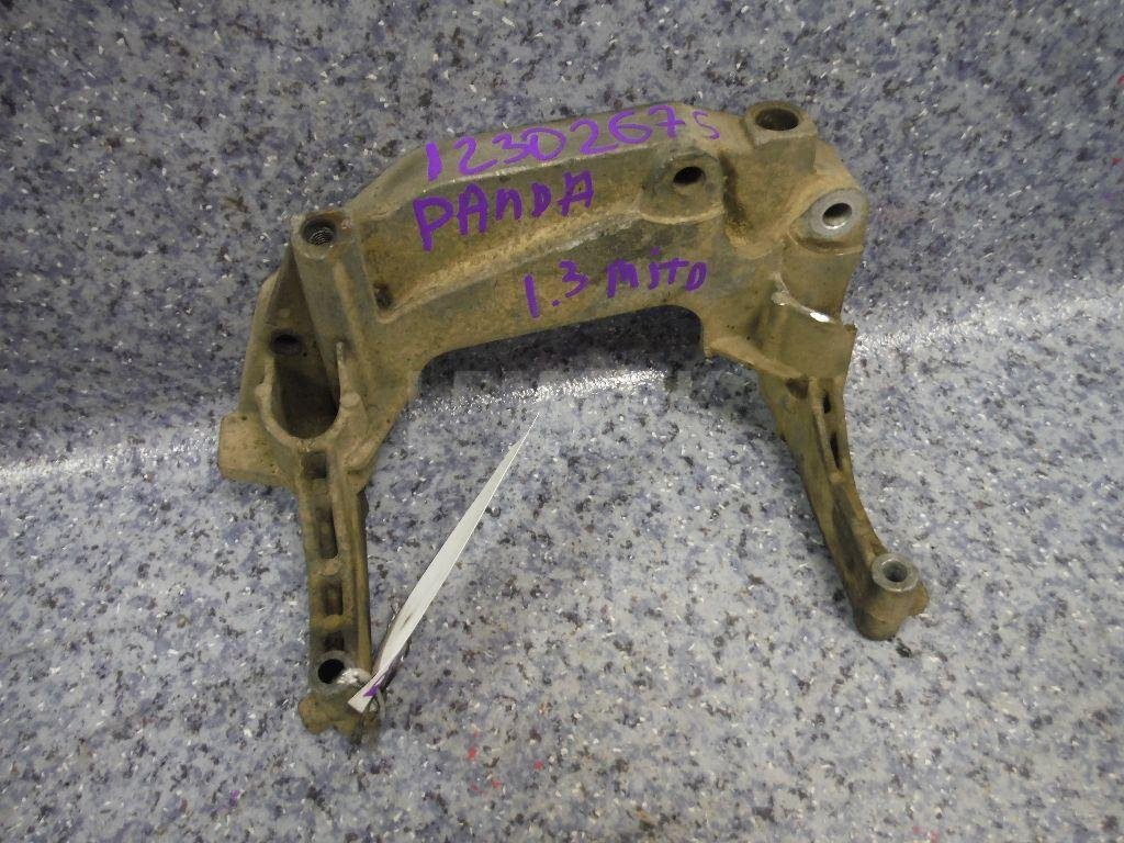 Кронштейн двигателя