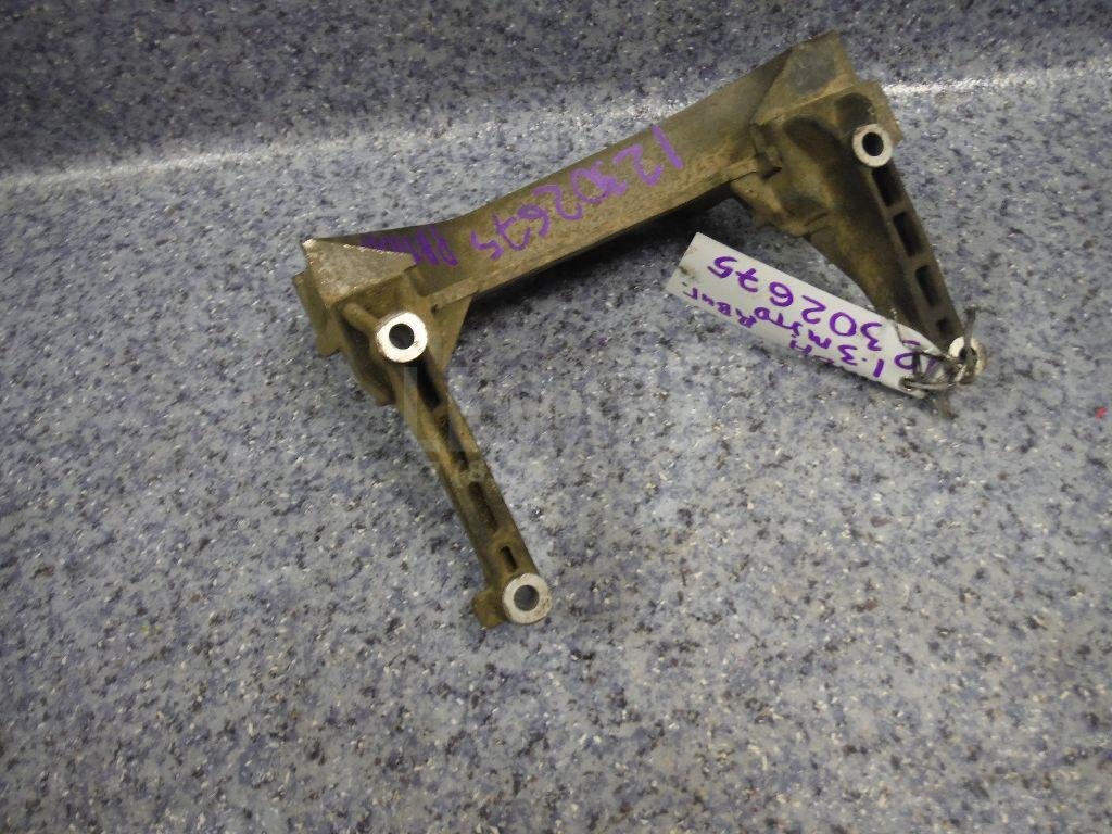 Кронштейн двигателя