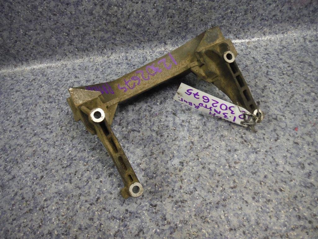 Кронштейн двигателя