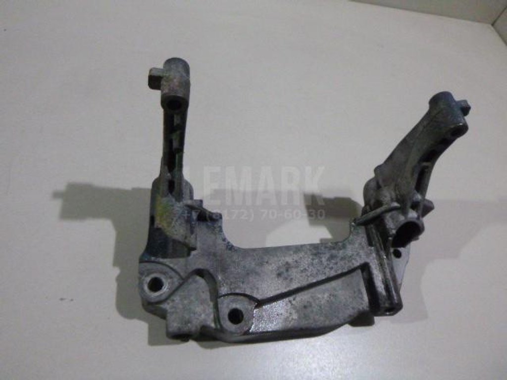 Кронштейн двигателя