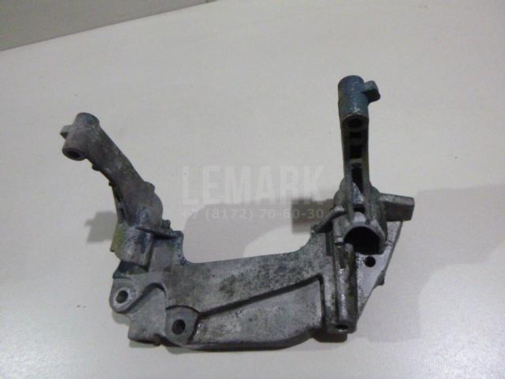 Кронштейн двигателя