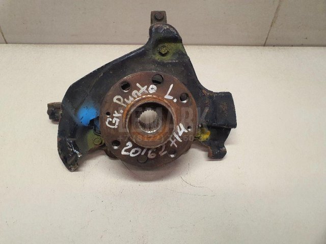 Кулак поворотный передний левый