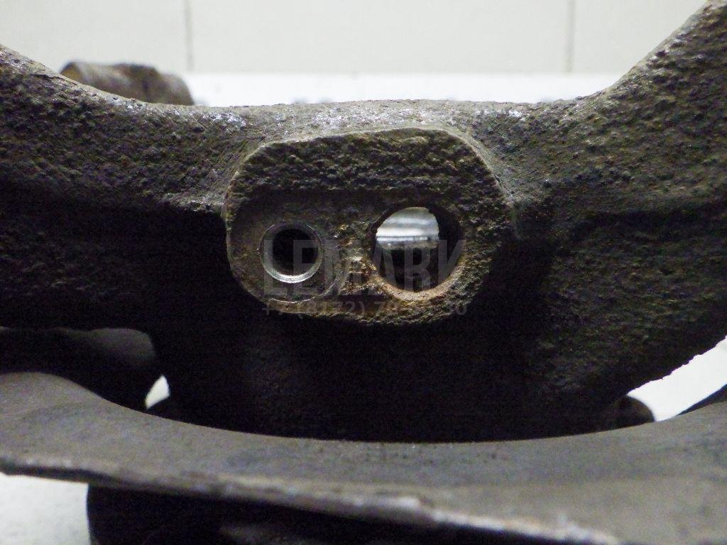 Кулак поворотный передний правый