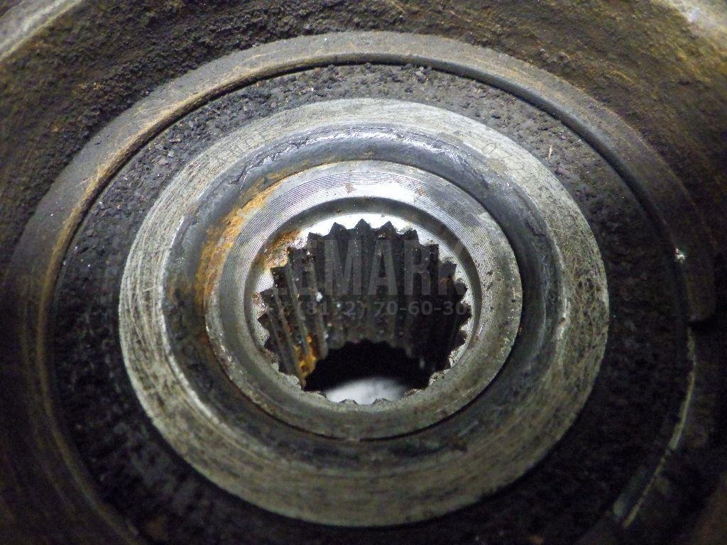 Кулак поворотный передний правый