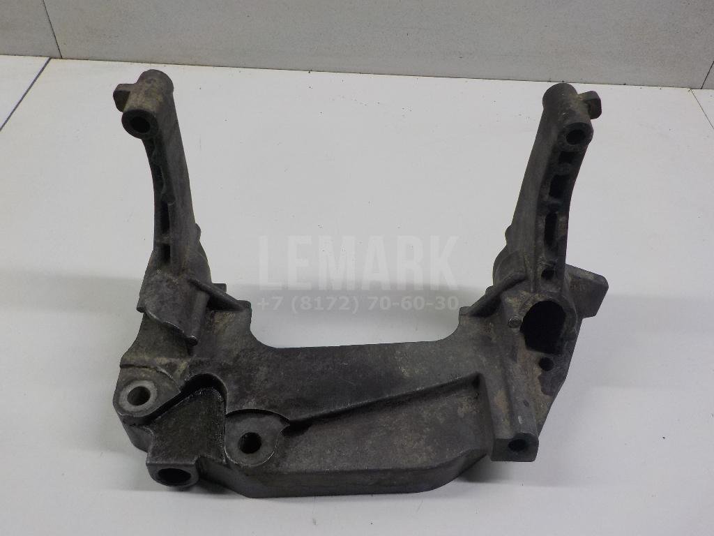 Кронштейн двигателя