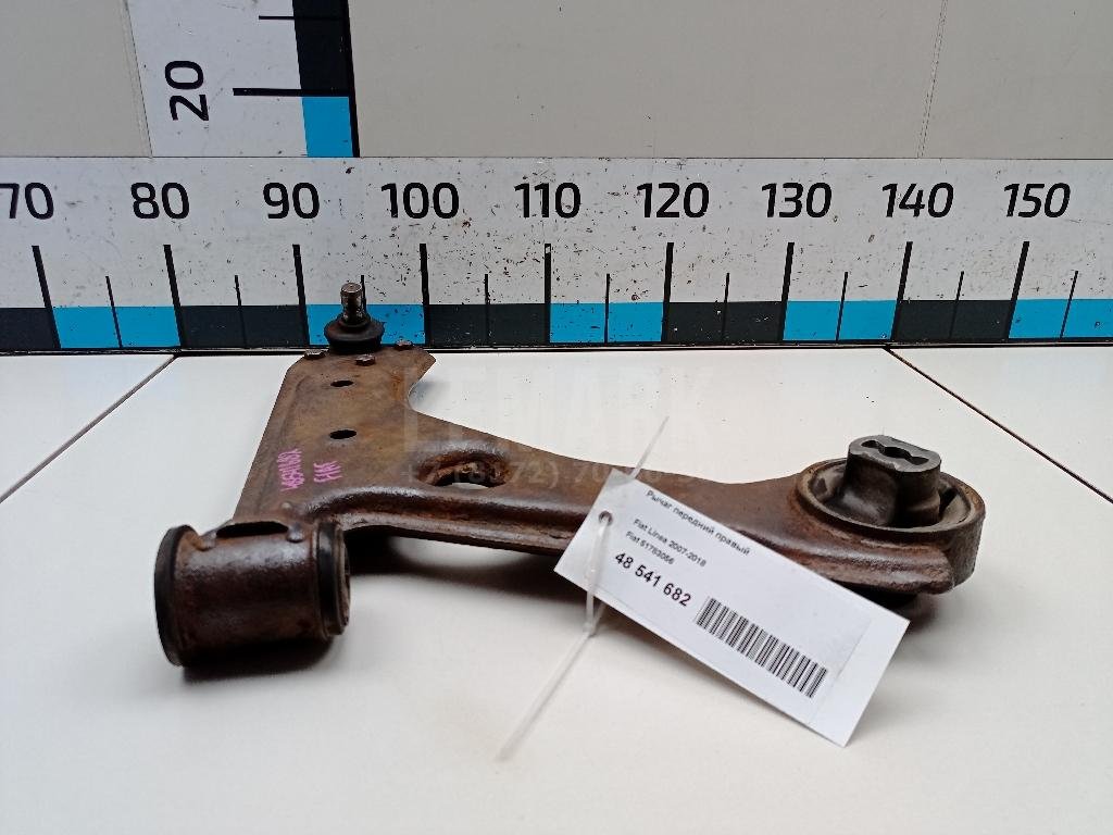 Рычаг передний правый