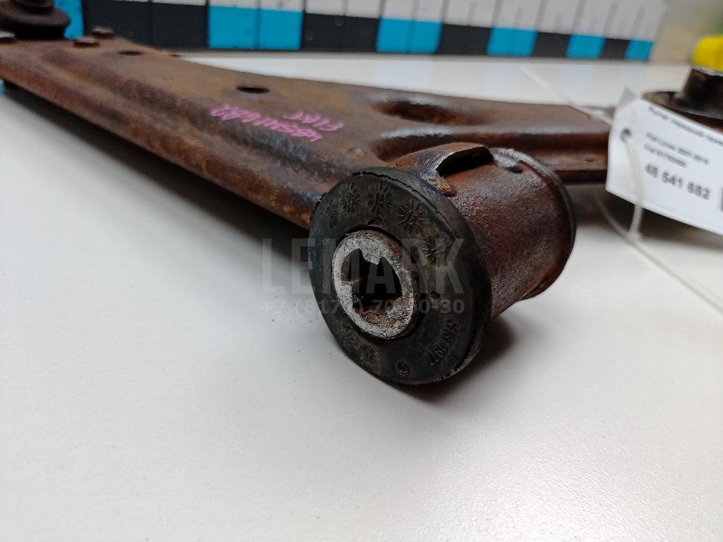 Рычаг передний правый