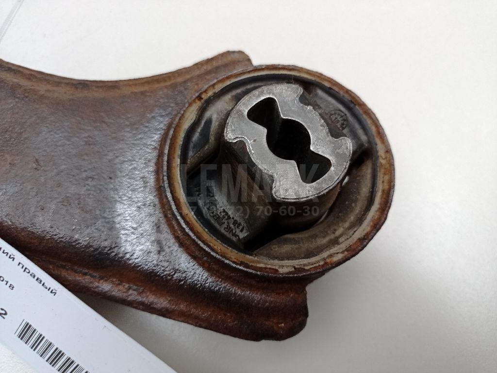 Рычаг передний правый