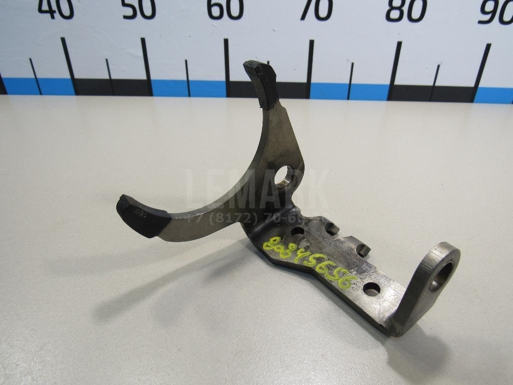 Вилка включения передачи