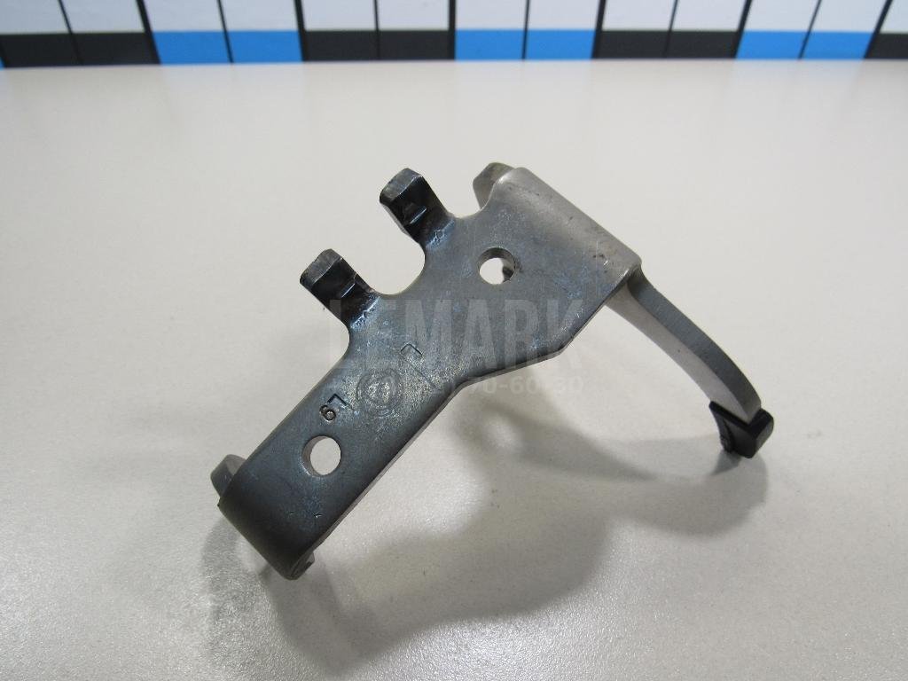 Вилка включения передачи