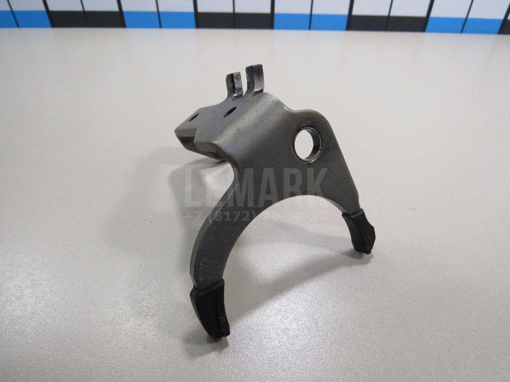 Вилка включения передачи