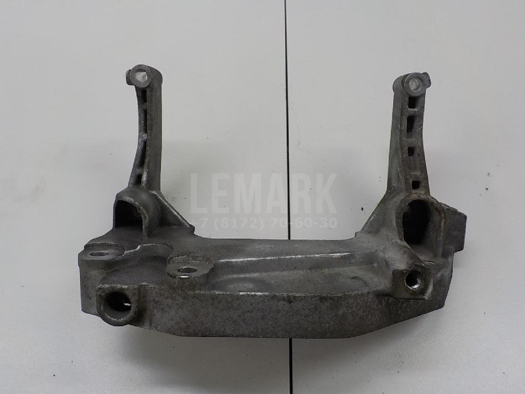 Кронштейн двигателя