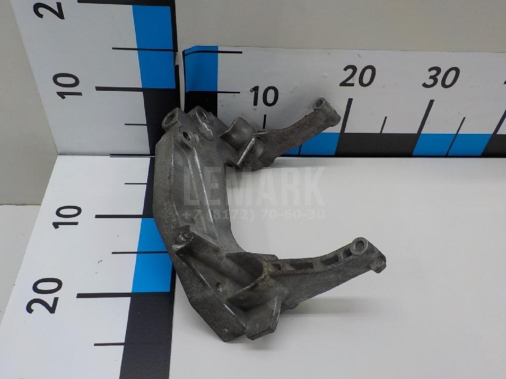 Кронштейн двигателя