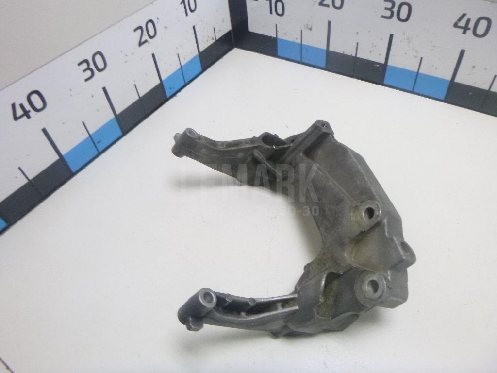 Кронштейн двигателя