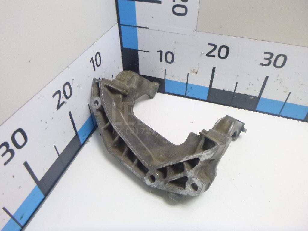 Кронштейн двигателя