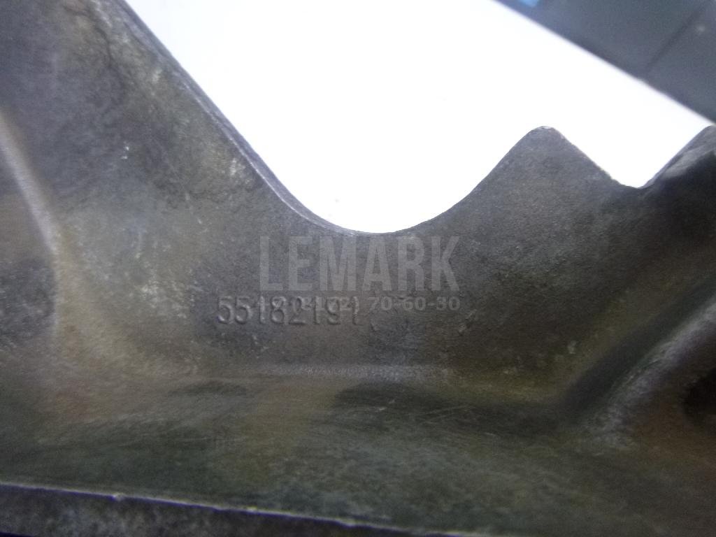 Кронштейн двигателя