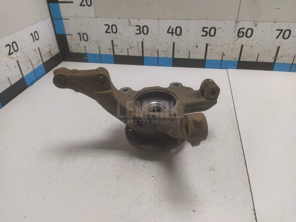 Кулак поворотный передний левый