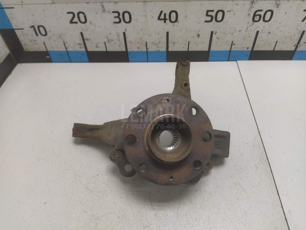 Кулак поворотный передний левый