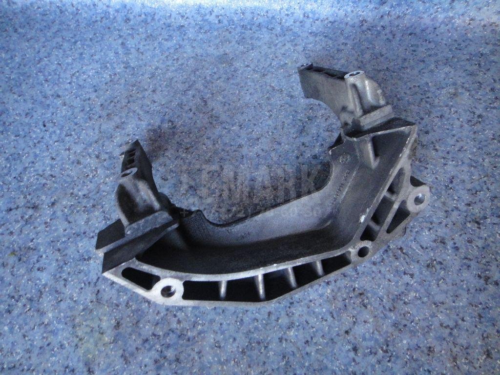 Кронштейн двигателя