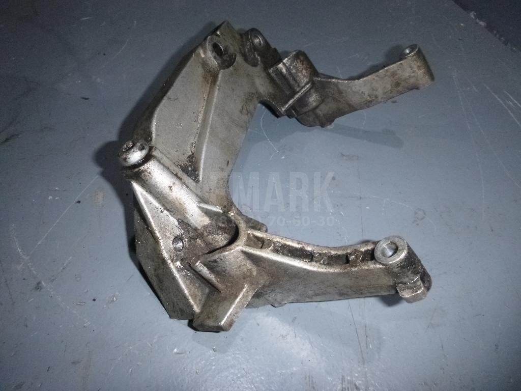 Кронштейн двигателя