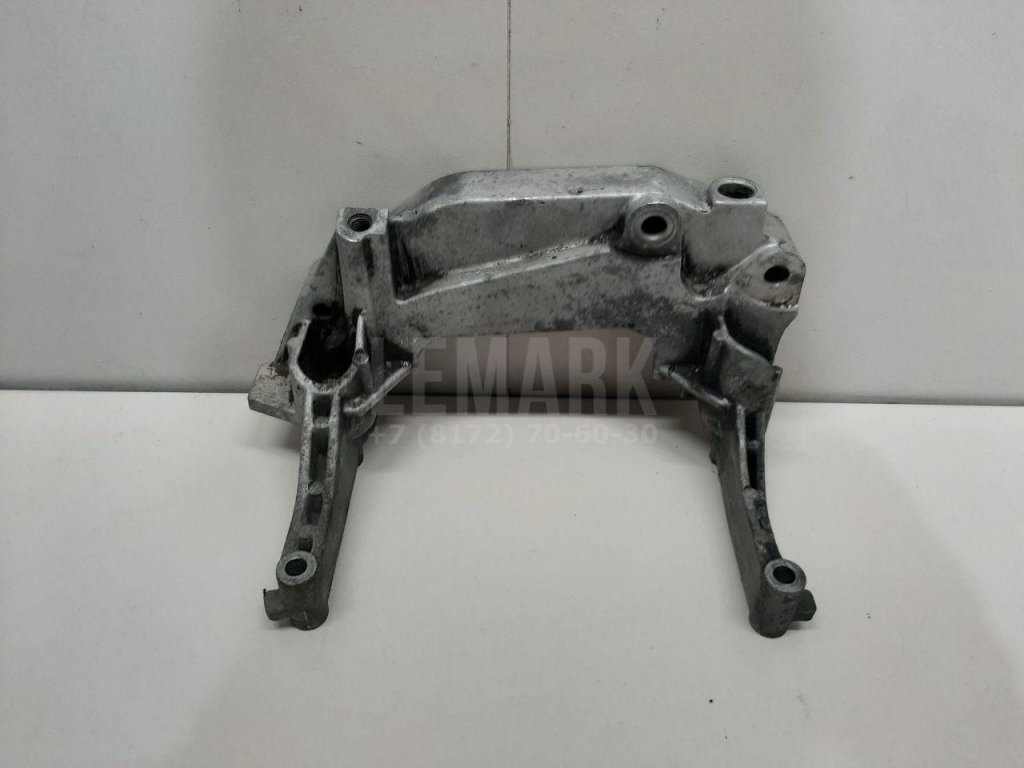 Кронштейн двигателя