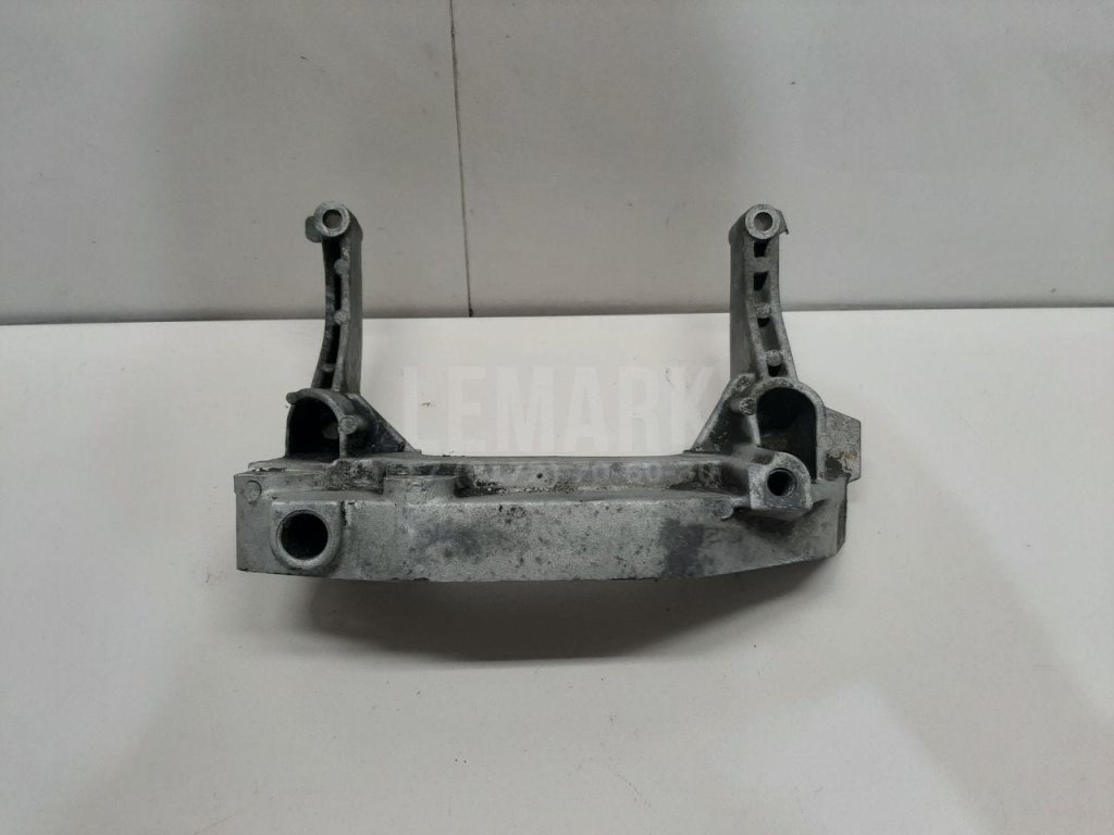 Кронштейн двигателя