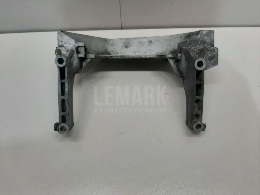 Кронштейн двигателя