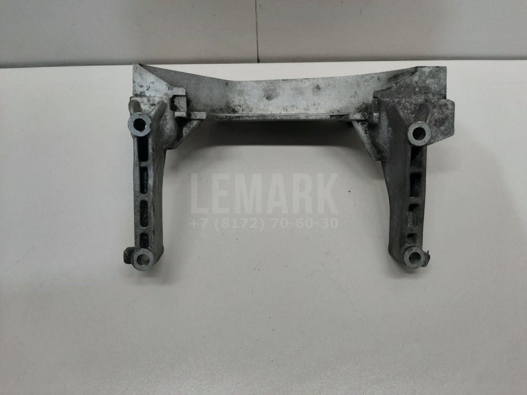 Кронштейн двигателя