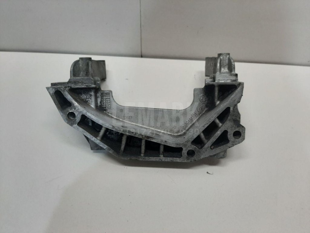 Кронштейн двигателя