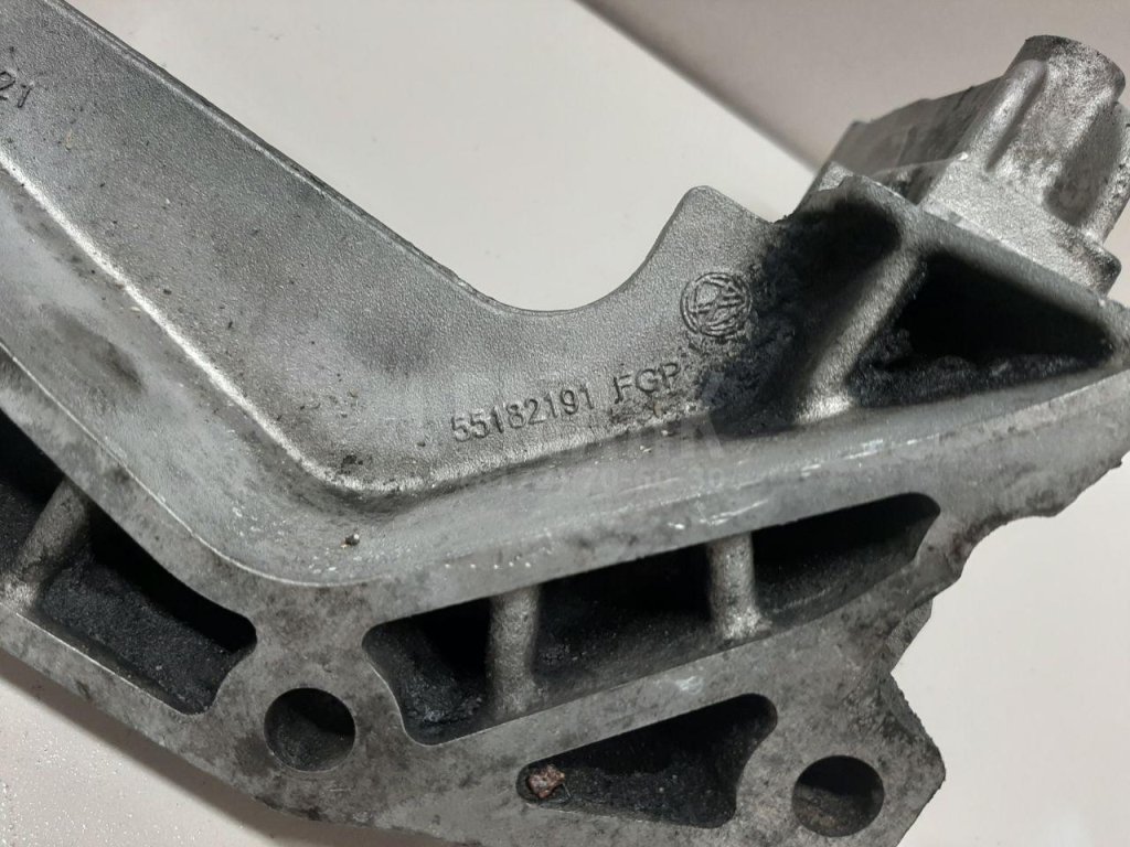 Кронштейн двигателя