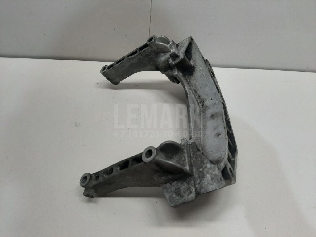 Кронштейн двигателя