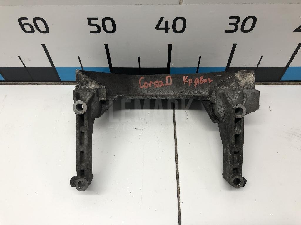 Кронштейн двигателя