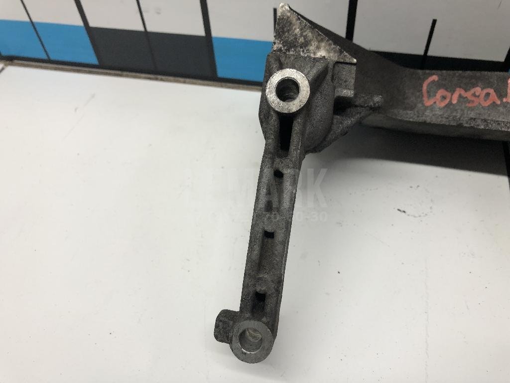 Кронштейн двигателя