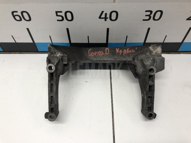 Кронштейн двигателя